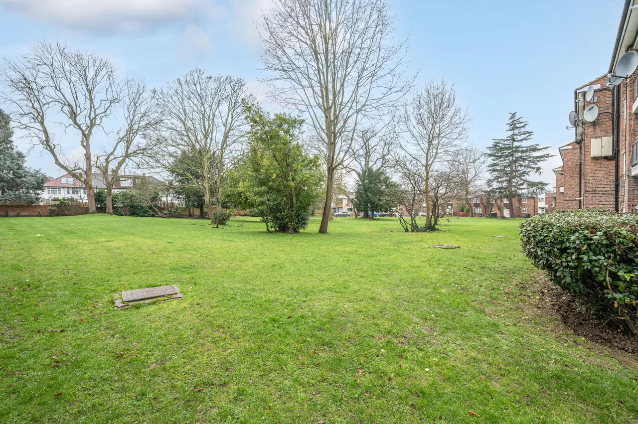 31 Scrutton Close, London, photo 12