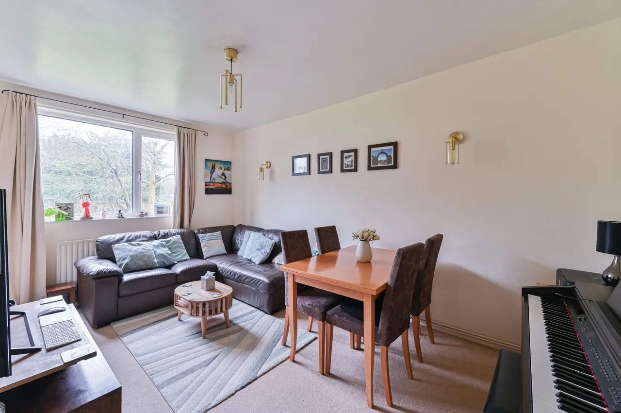 31 Scrutton Close, London, photo 2