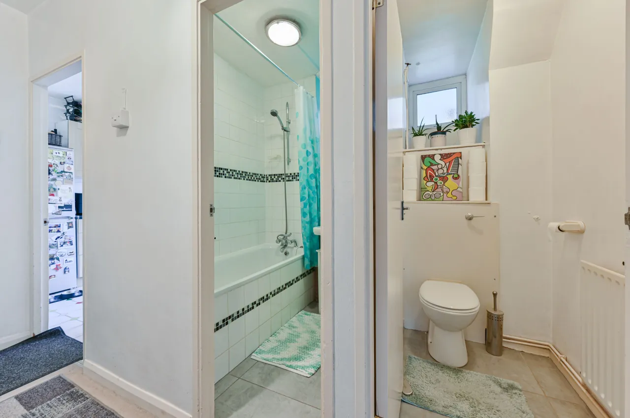 31 Scrutton Close, London, photo 9