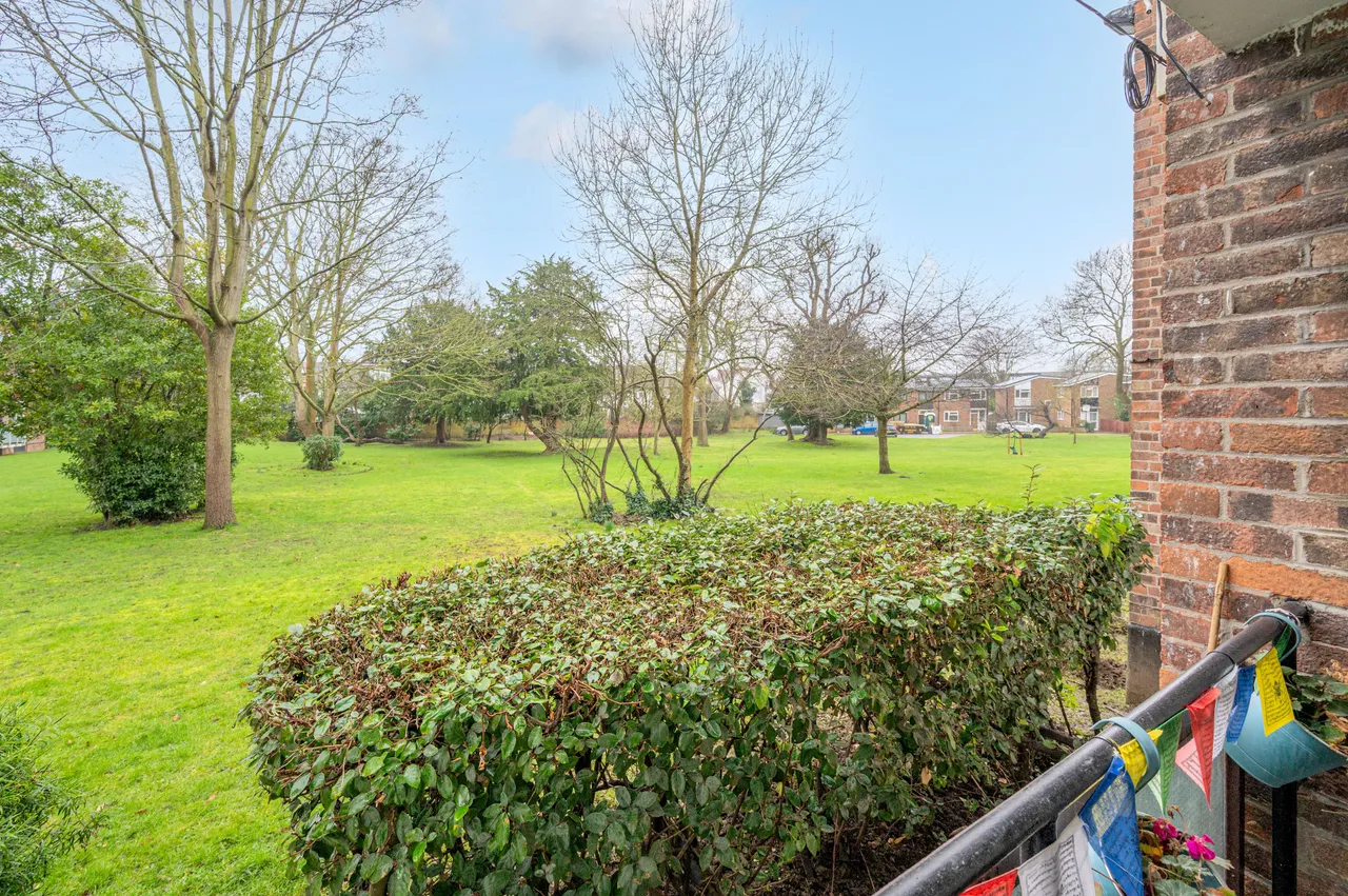 31 Scrutton Close, London, photo 11
