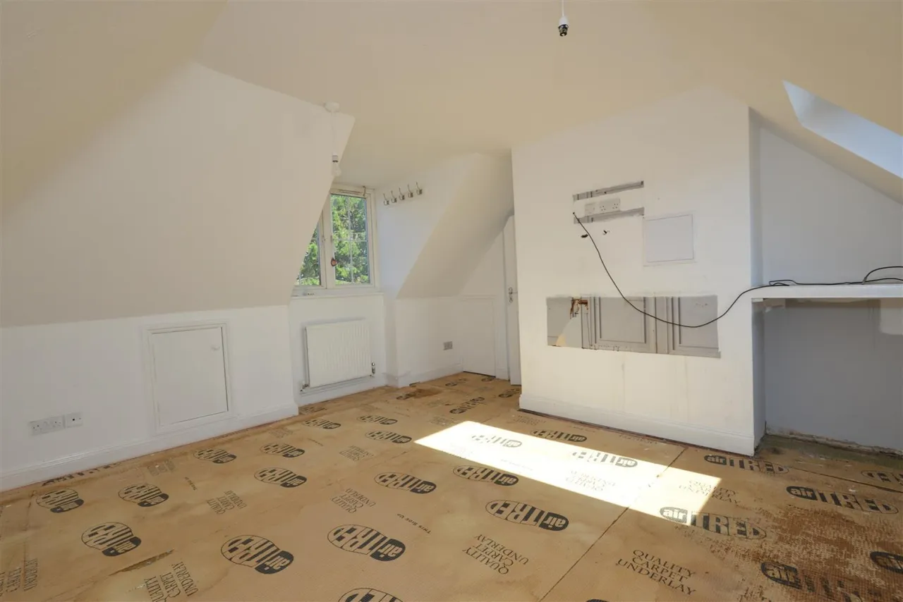 Downend Road, Kingswood, Bristol BS15 1SP, photo 3