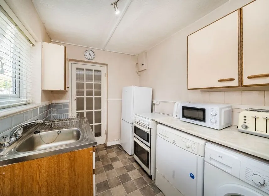 Cottage Grove, Surbiton, KT6, photo 3