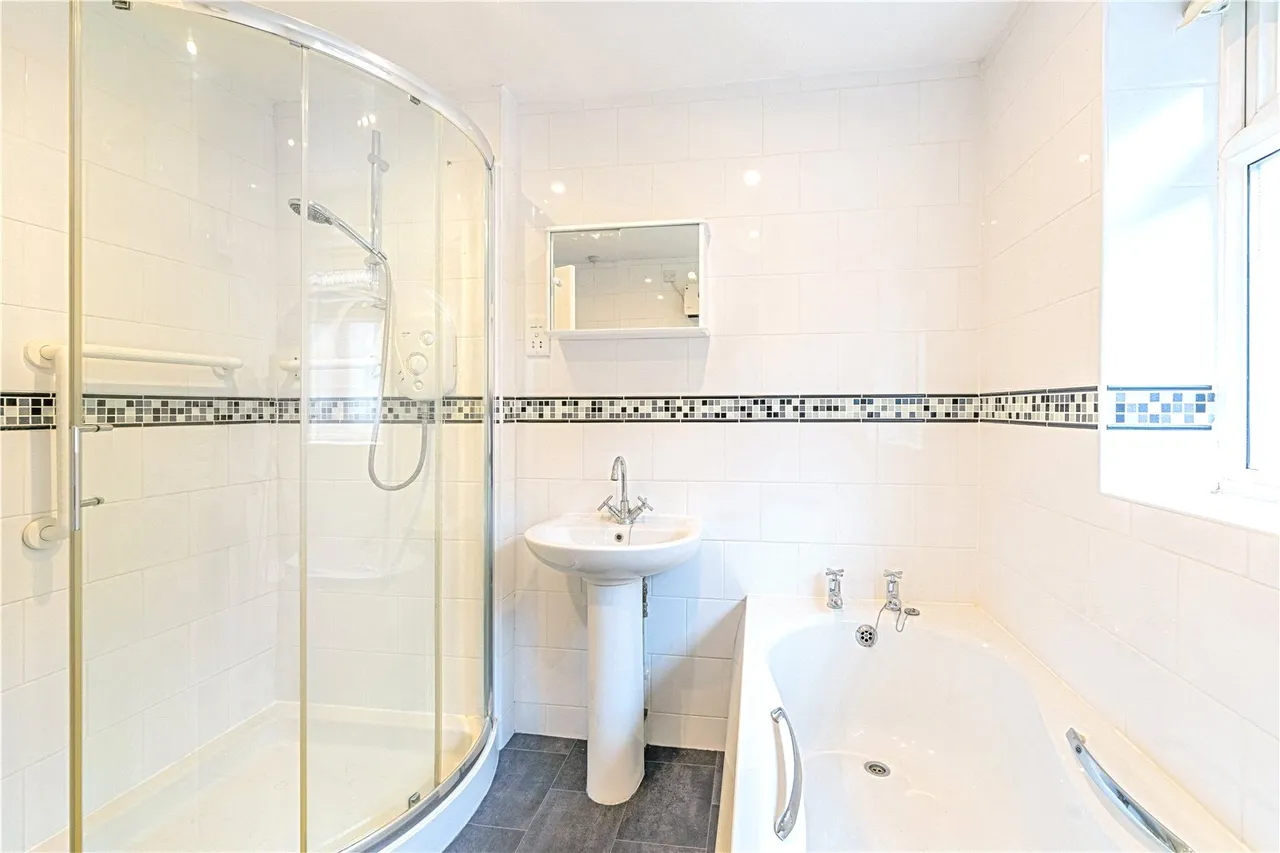 Weymead Close, Chertsey, KT16 8PG, photo 7