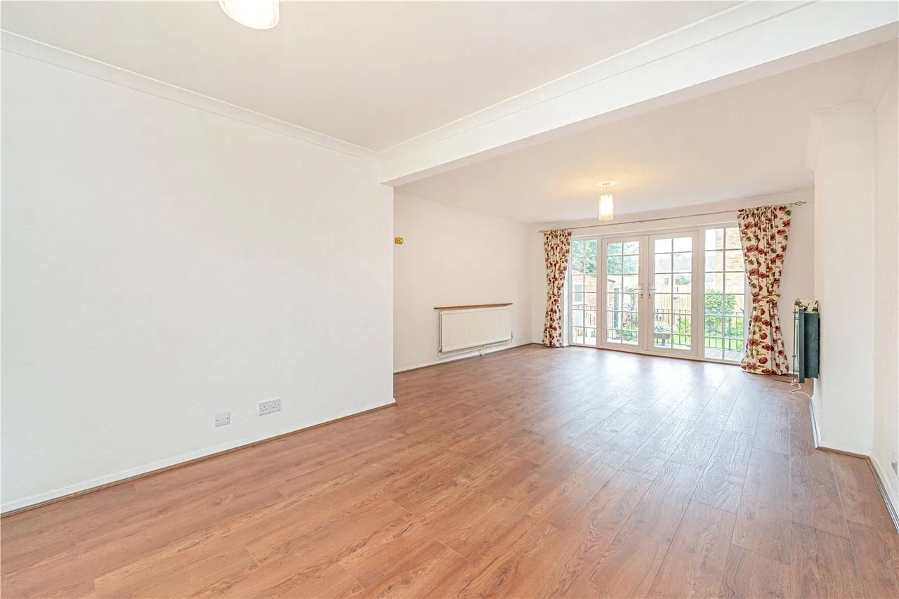 Weymead Close, Chertsey, KT16 8PG, photo 3