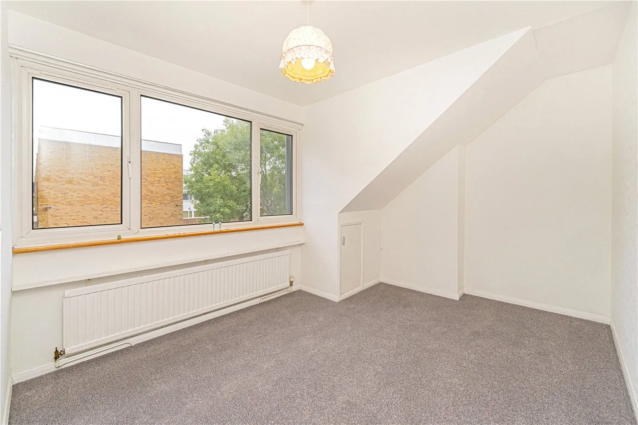 Weymead Close, Chertsey, KT16 8PG, photo 5