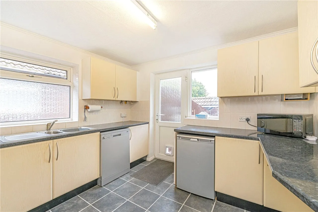 Weymead Close, Chertsey, KT16 8PG, photo 4