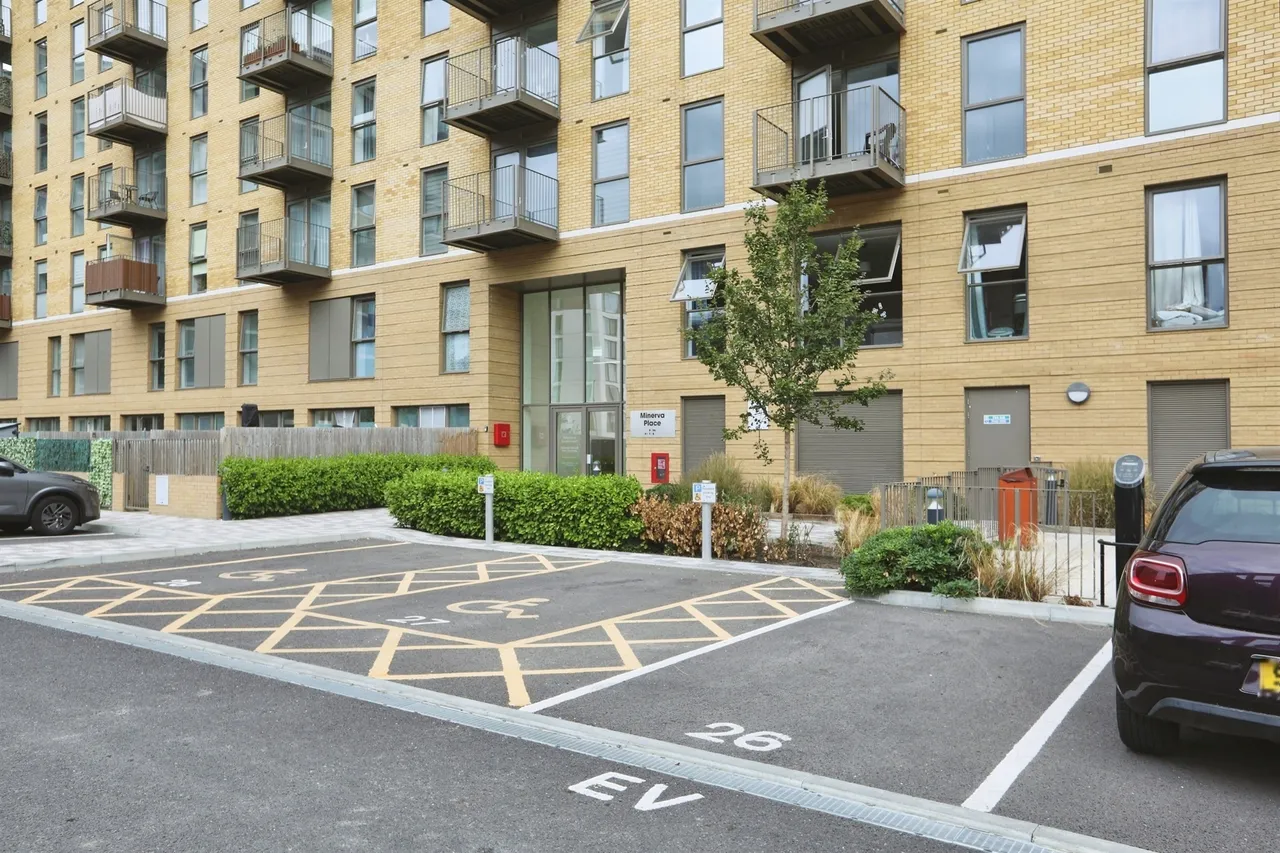 Gillingham Gate Road, Chatham, ME4, photo 10