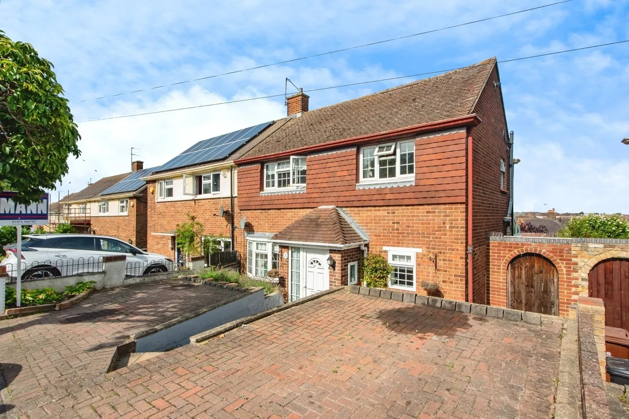 St. Hildas Way, Gravesend, DA12, photo 2
