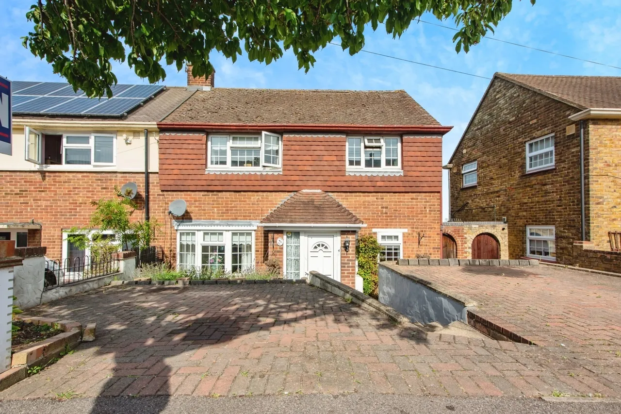 3 bed house for sale, St. Hildas Way, Gravesend, DA12