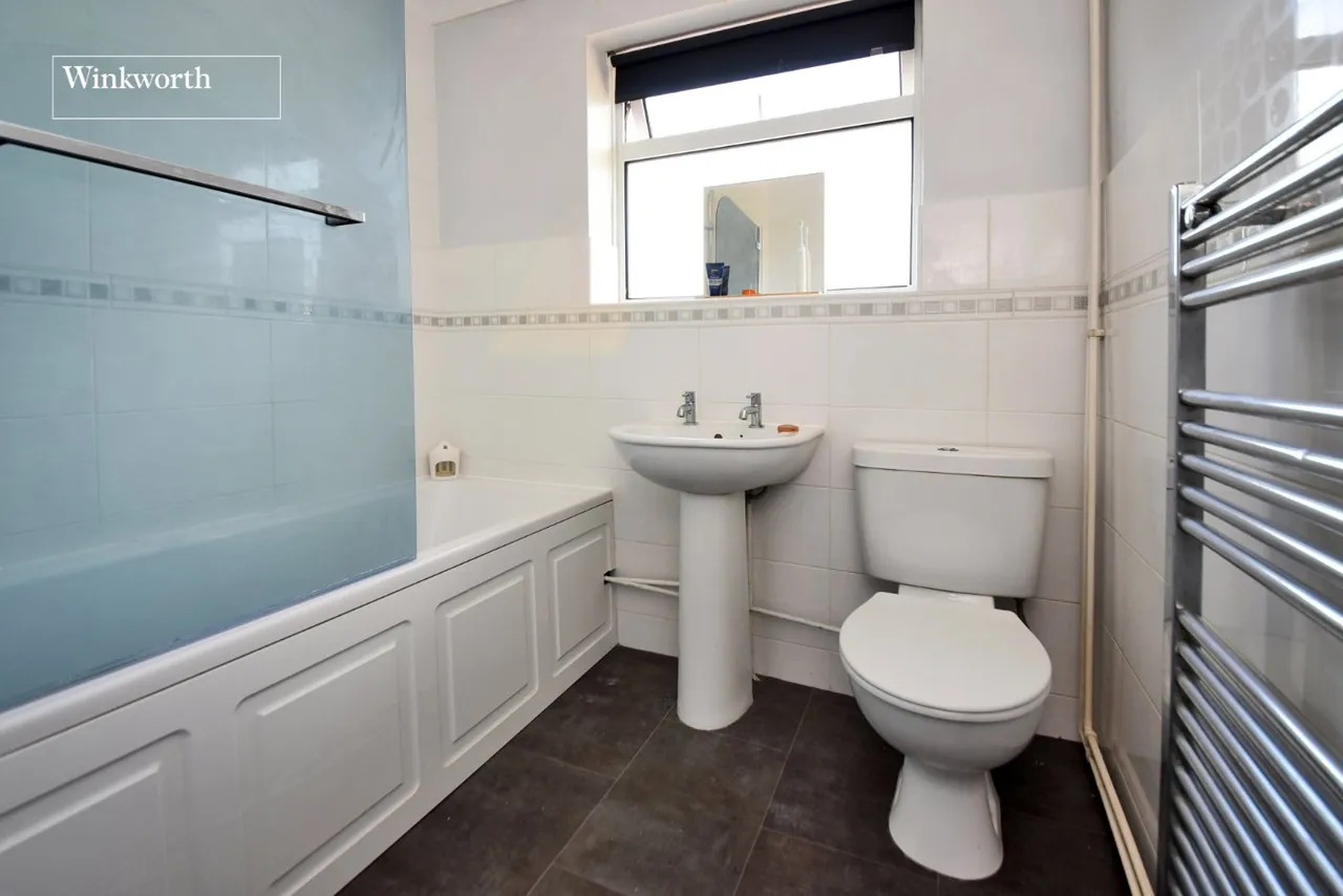Ardrossan Gardens, Worcester Park, Surrey, KT4, photo 3