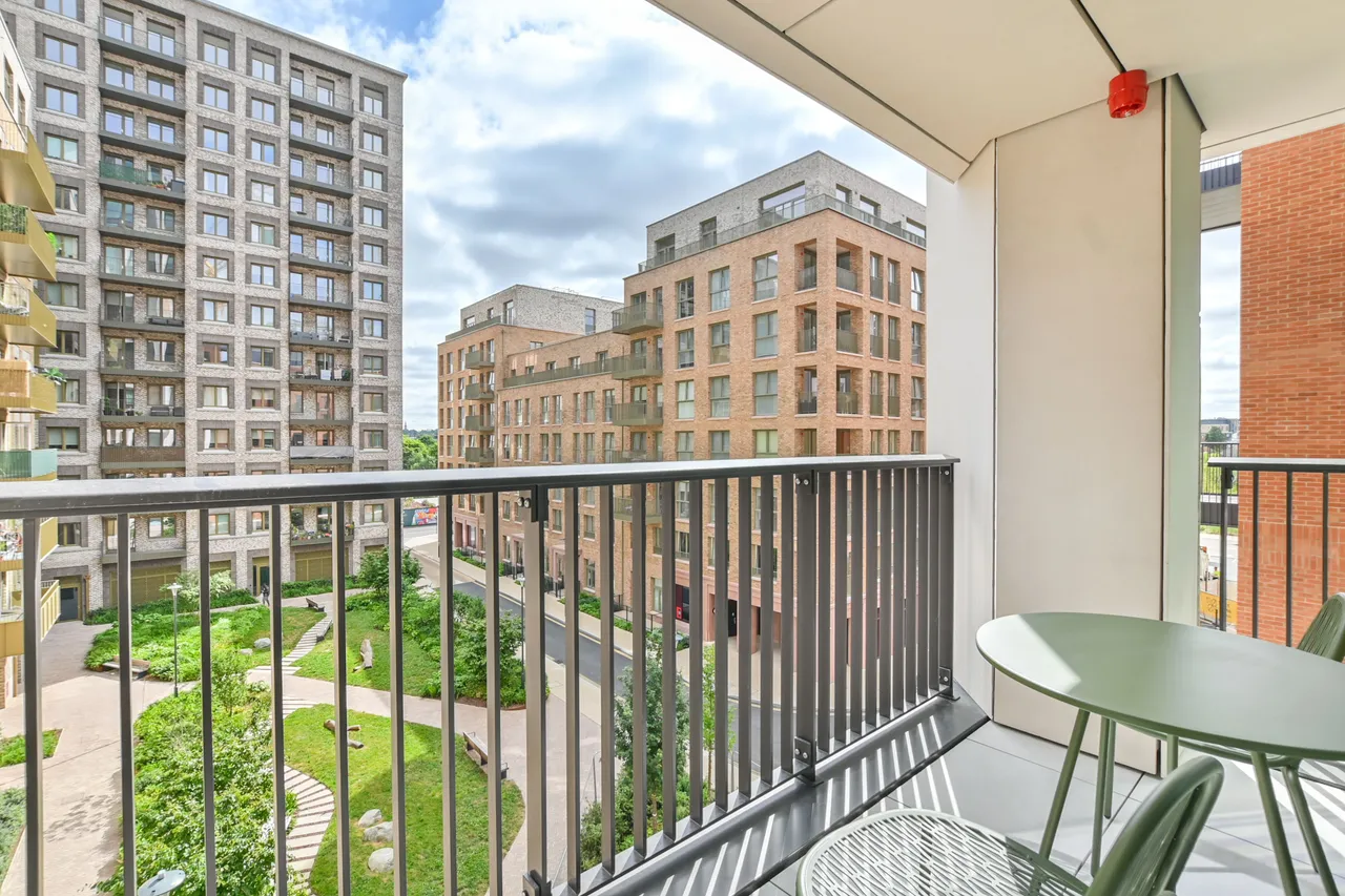 Apartment A-805, The Maple, 10 Aviator Drive, London, photo 5