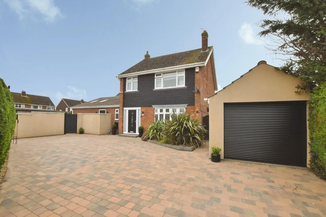 4 bed house for sale — Cambridge Avenue, Scunthorpe