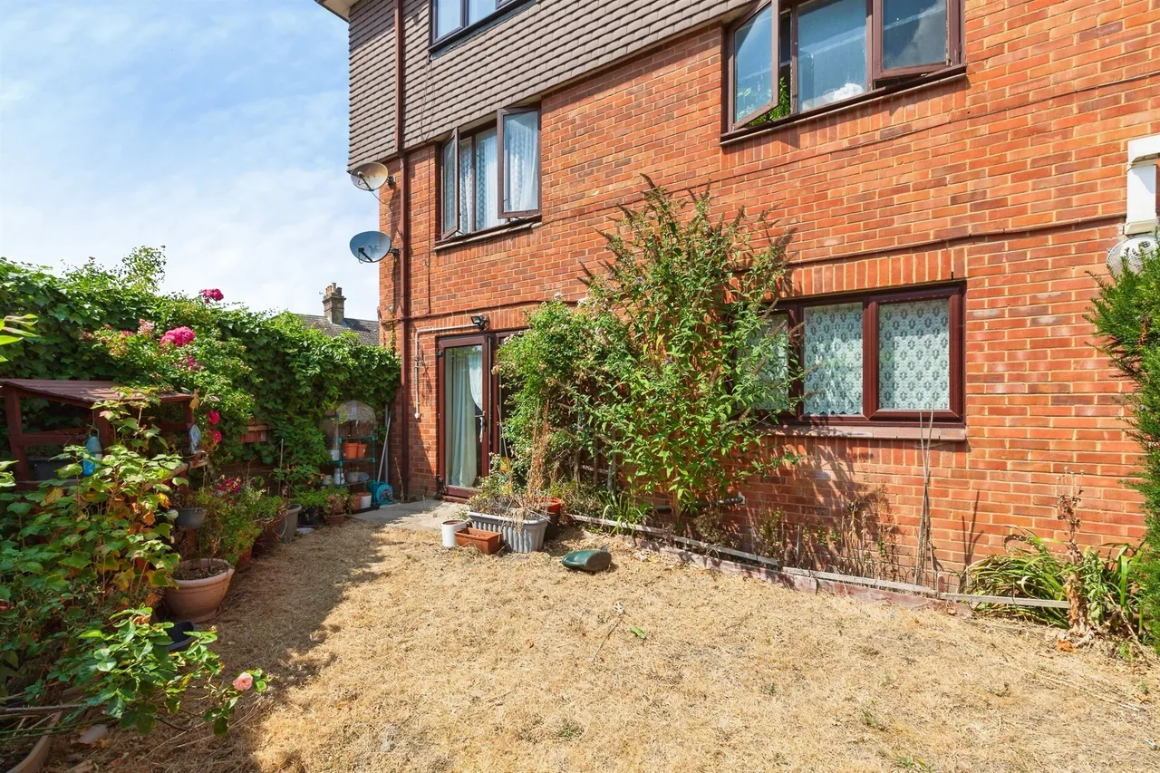 Rye Court, Slough, SL1, photo 2