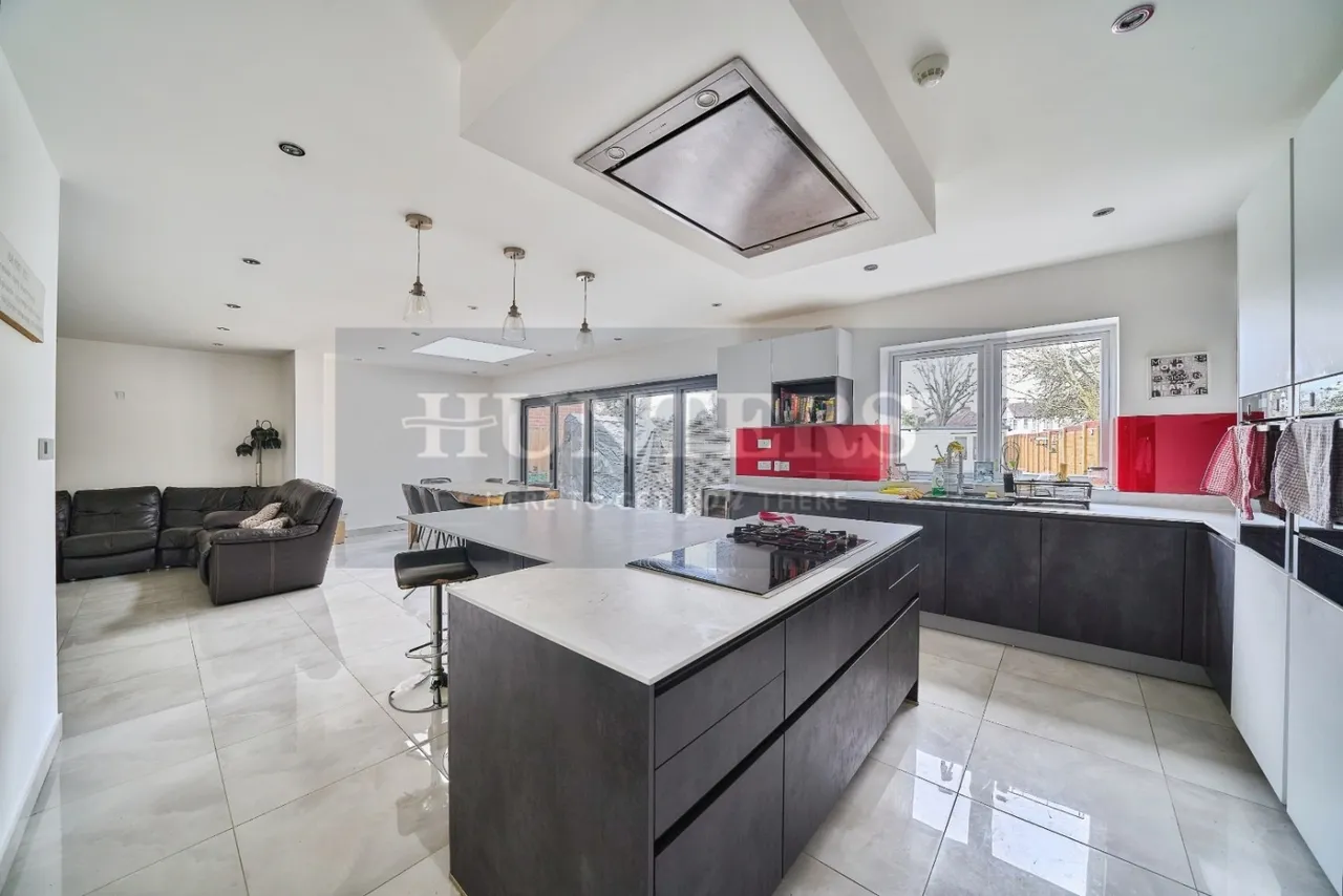 6 bed house for sale — Pinner Park Avenue, Harrow