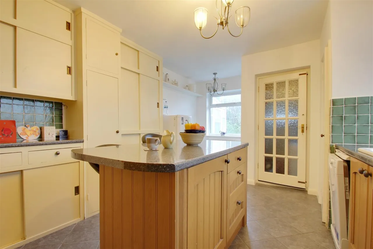 Parklands Avenue, Goring-By-Sea, Worthing, photo 5
