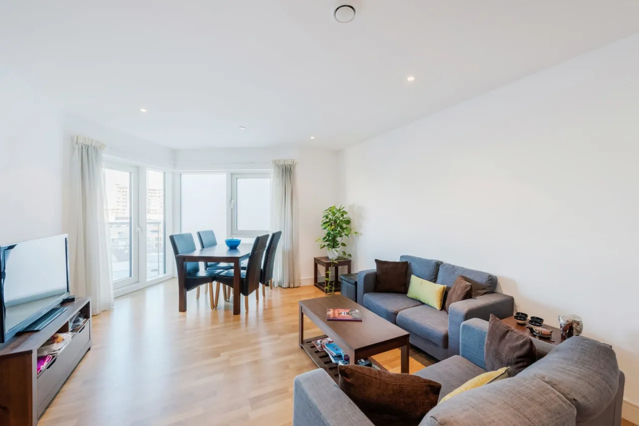 2 bed flat to rent, Flotilla House, Battersea Reach, SW18