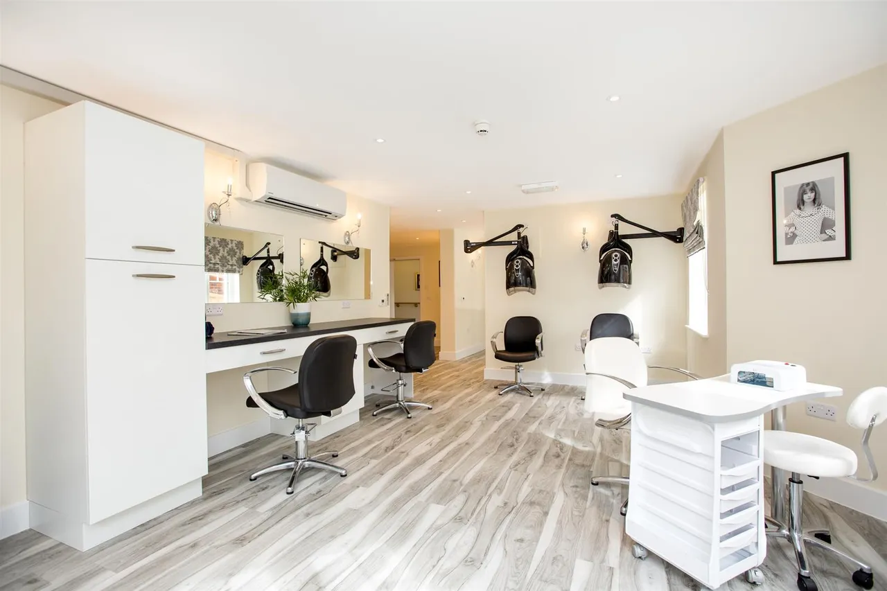 St. Lukes Road, Maidenhead, SL6, photo 4