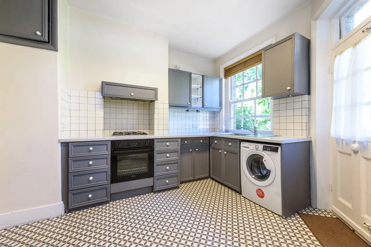 1 Cedar Court, The Drive, London, photo 7