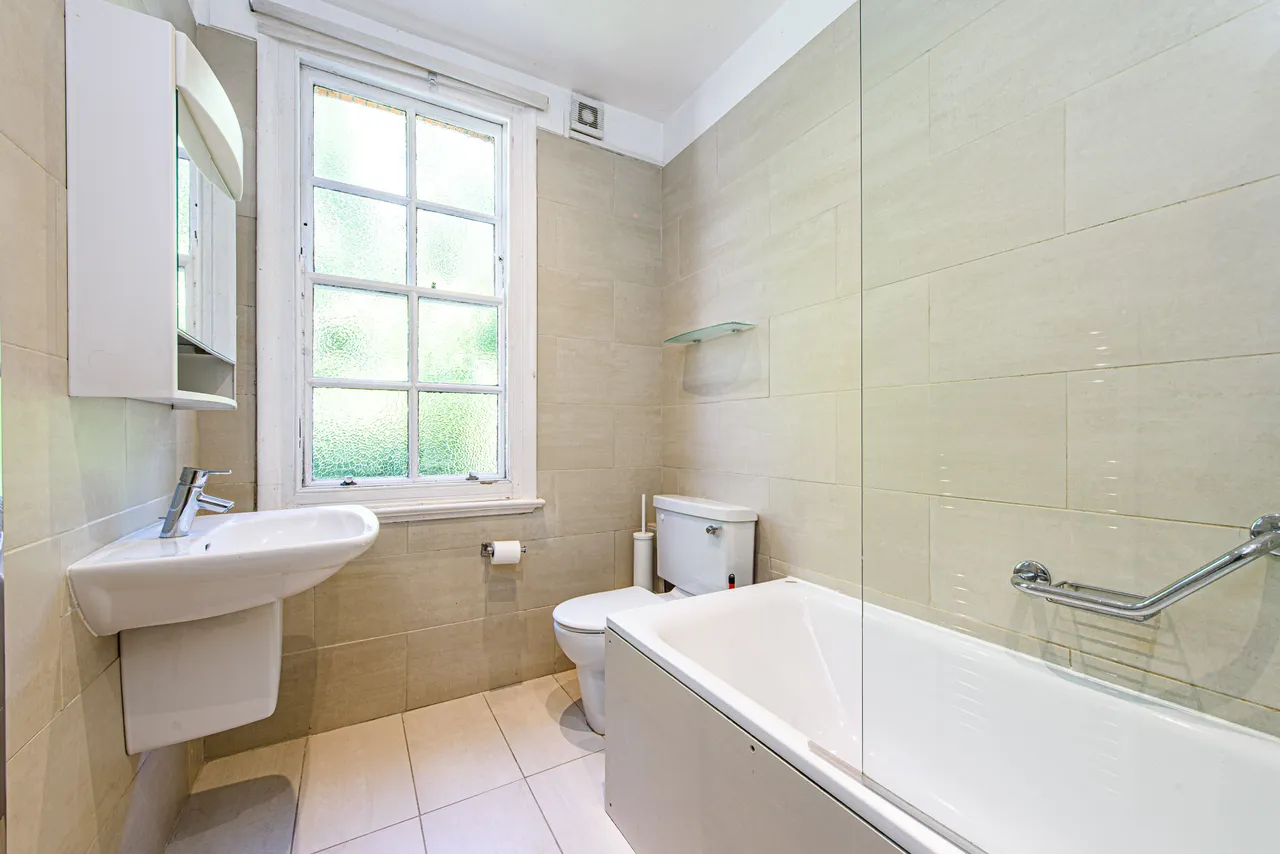 1 Cedar Court, The Drive, London, photo 8