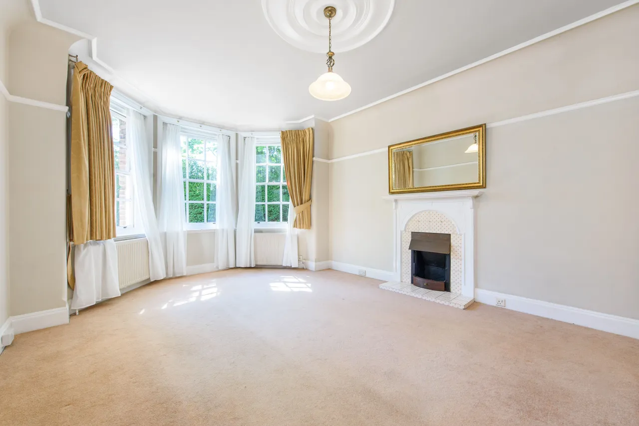 1 Cedar Court, The Drive, London, photo 2