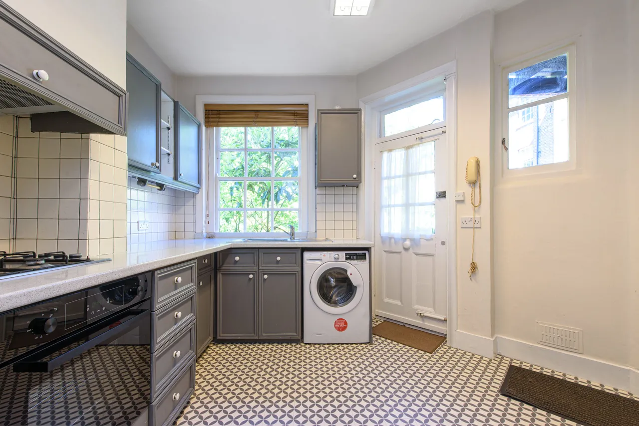 1 Cedar Court, The Drive, London, photo 6