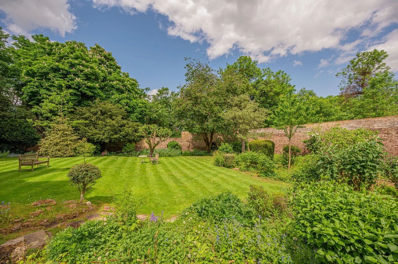 1 Cedar Court, The Drive, London, photo 10