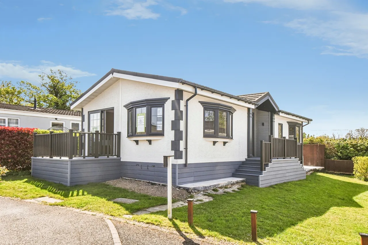 2 bed park home for sale — Greenacres Park, Meysey Hampton, Cirencester