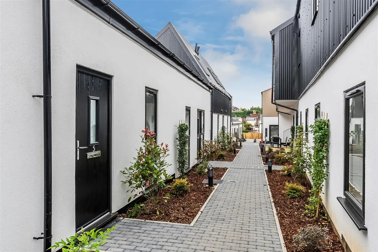 Vincent Walk, Dorking, RH4, photo 8