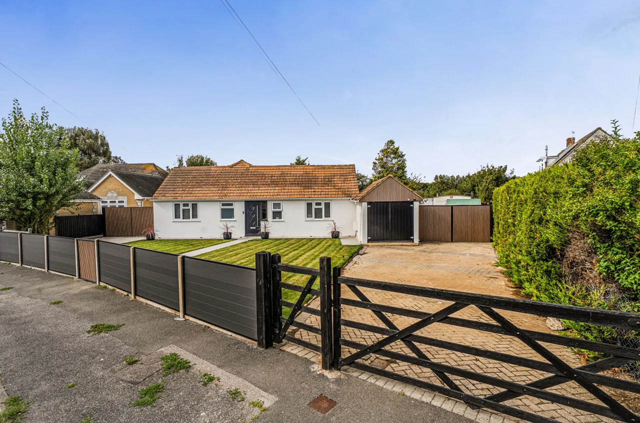 Eastoke Avenue, Hayling Island, PO11, photo 37