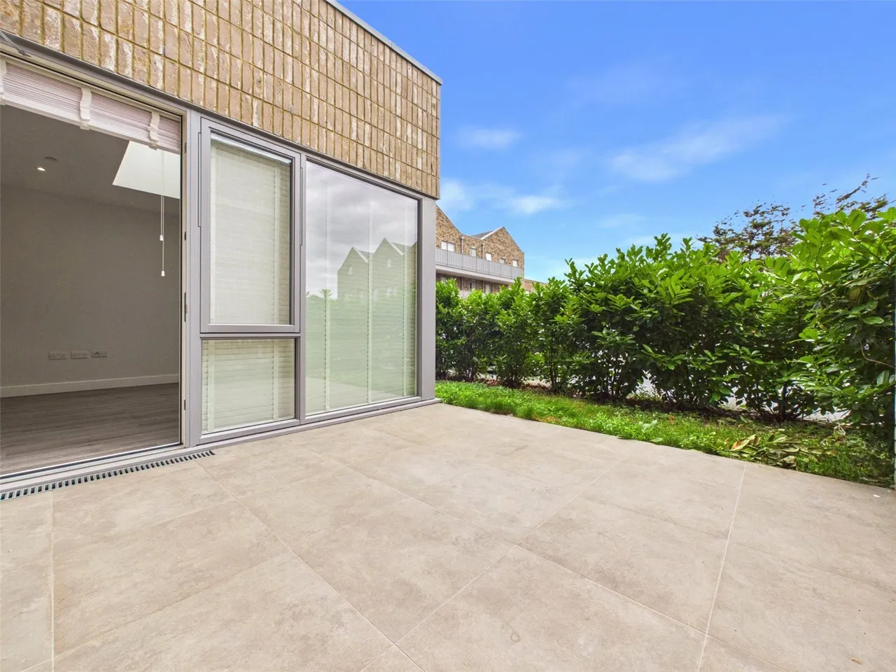 New Road, Rainham, RM13, photo 12