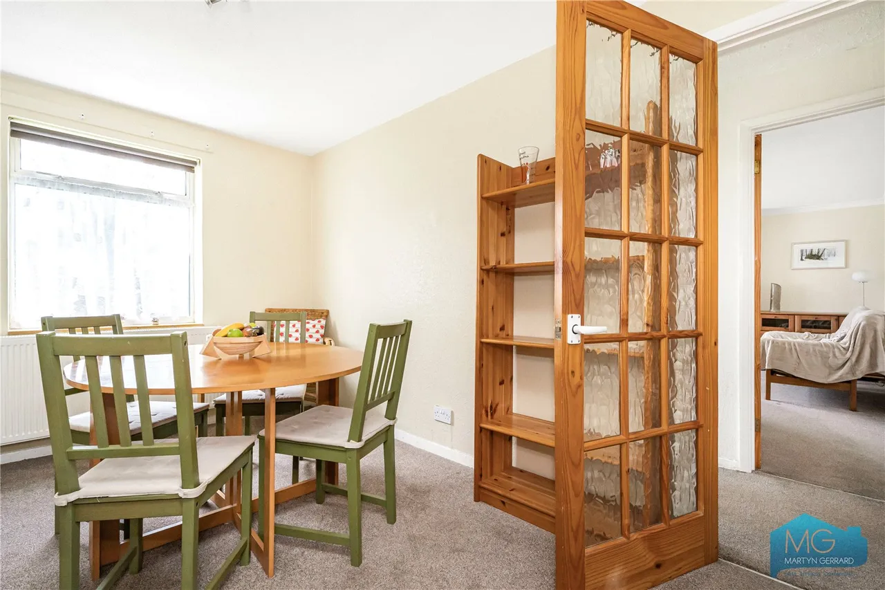 Coniston Close, London, N20, photo 10