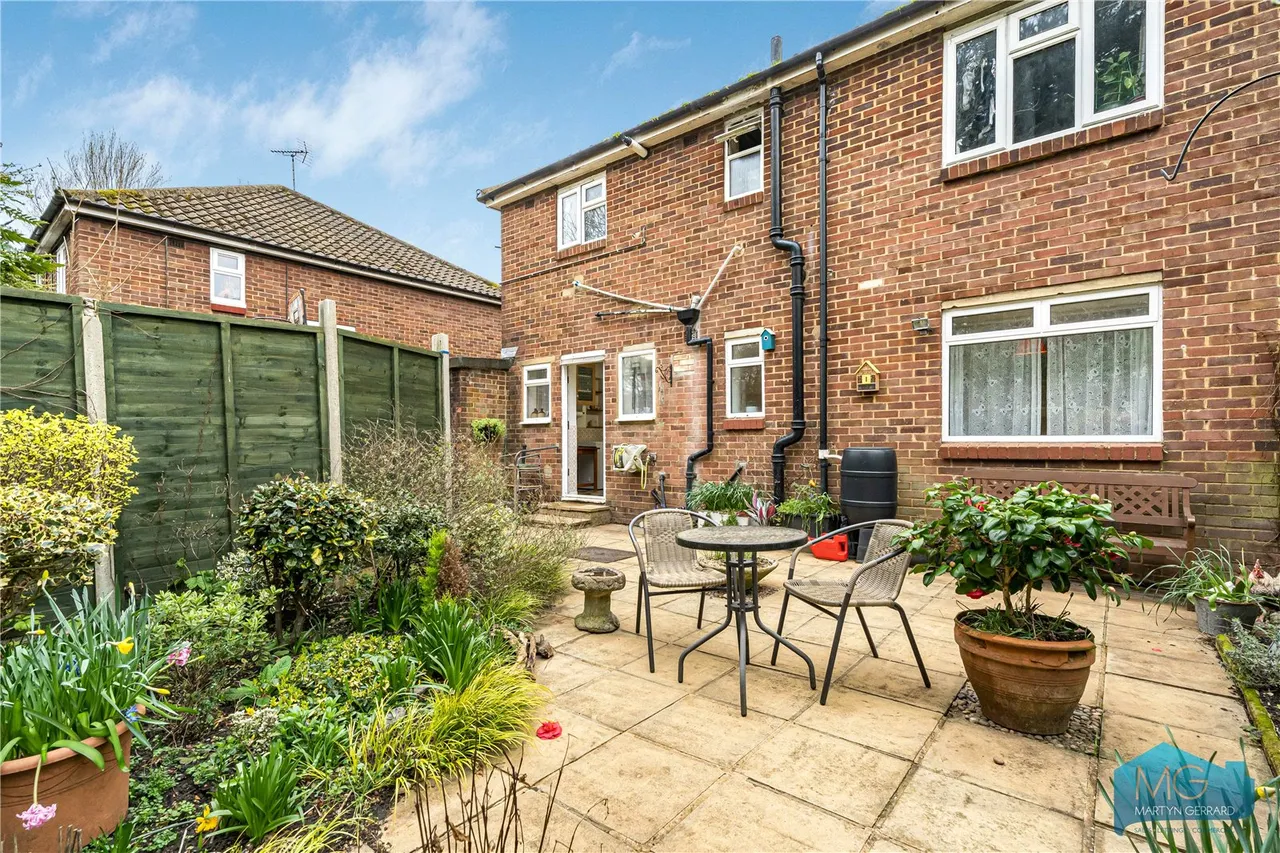 Coniston Close, London, N20, photo 14