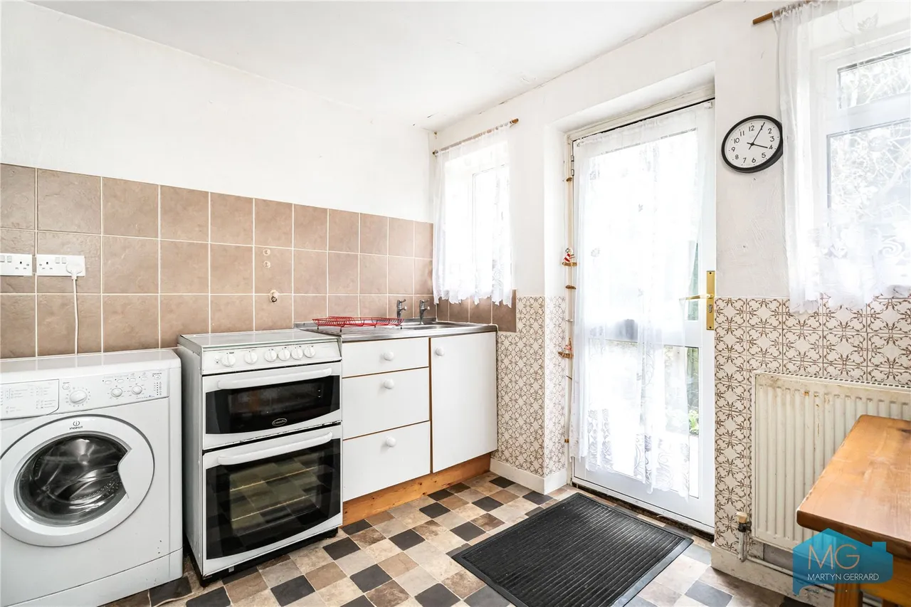 Coniston Close, London, N20, photo 6