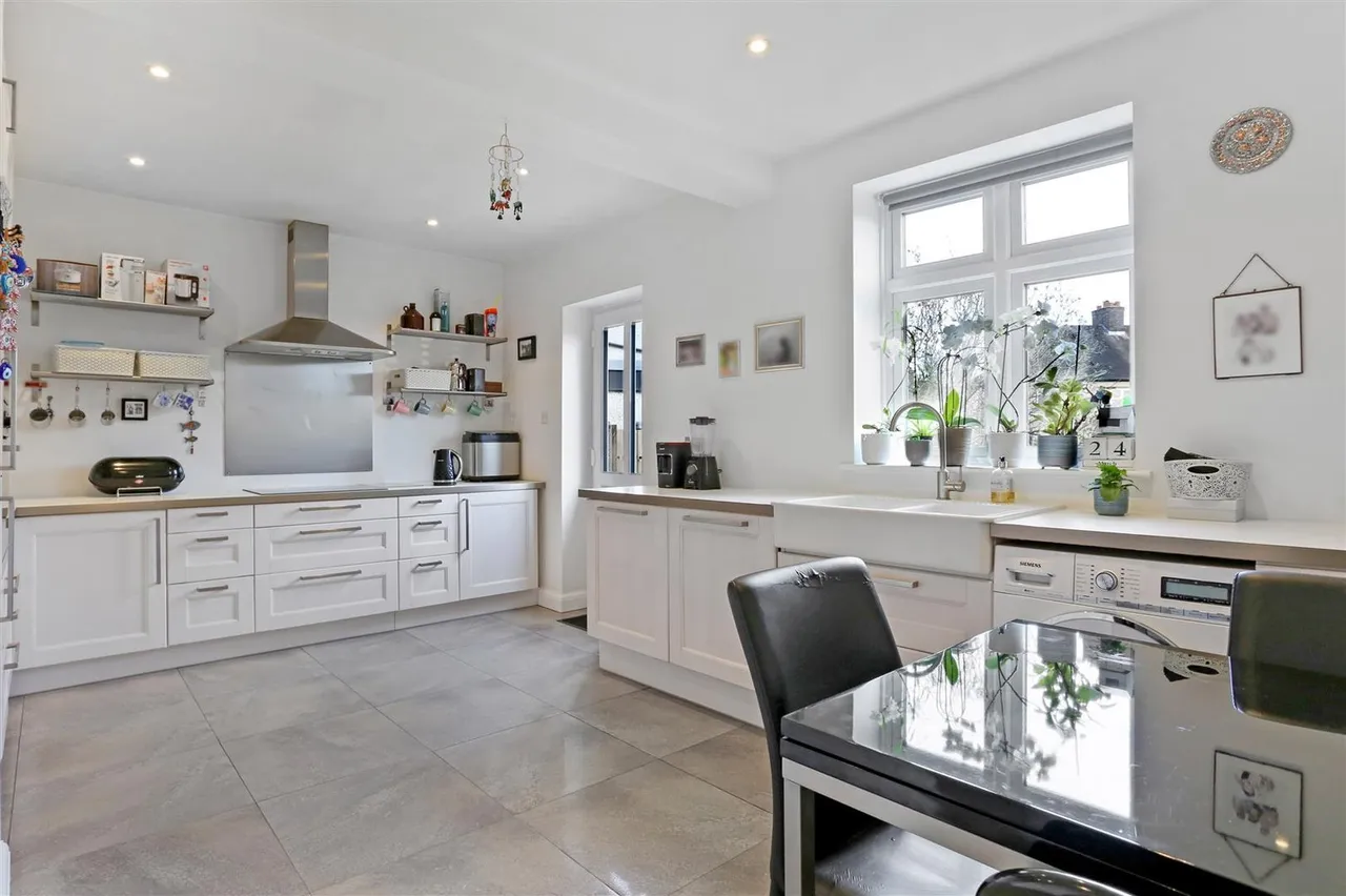 Love Lane, Cheam Village, Surrey, SM3 8PS, photo 8