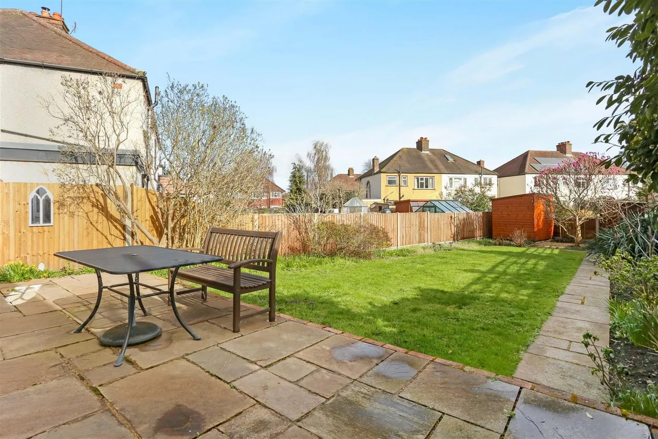 Love Lane, Cheam Village, Surrey, SM3 8PS, photo 11