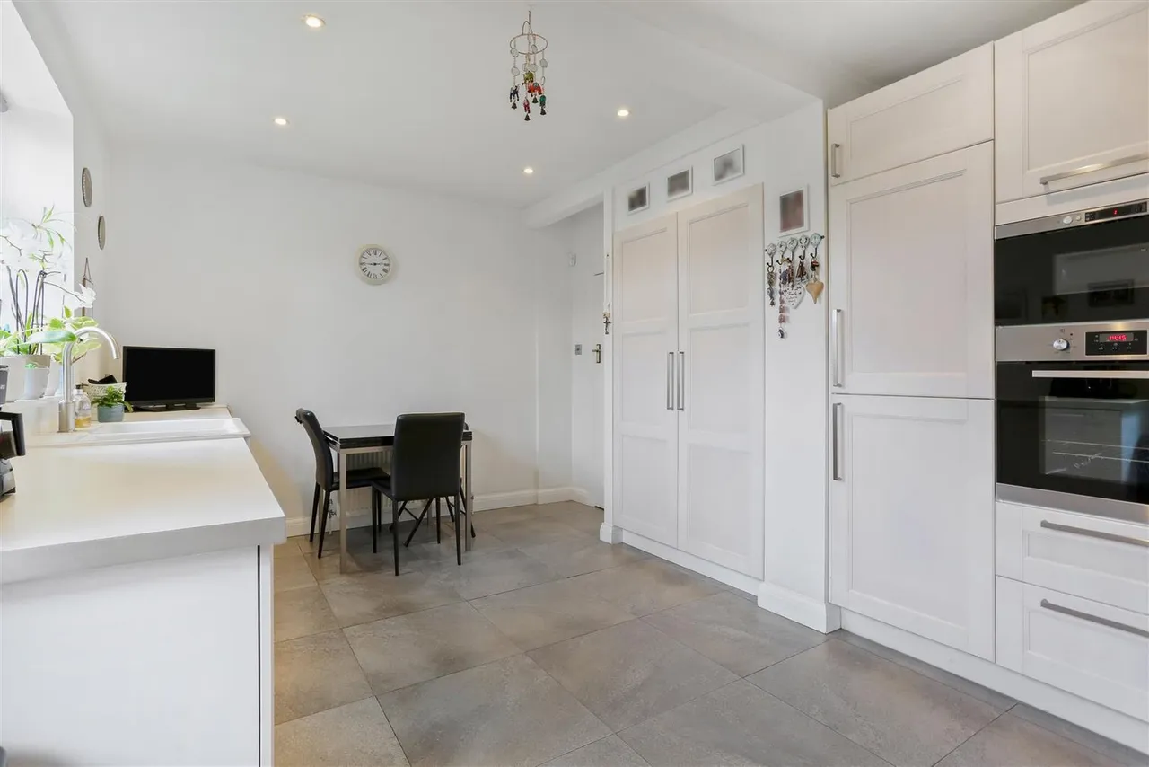 Love Lane, Cheam Village, Surrey, SM3 8PS, photo 9