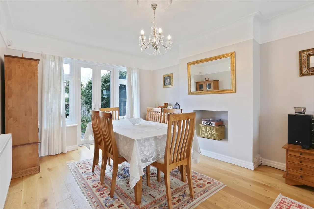 Love Lane, Cheam Village, Surrey, SM3 8PS, photo 6