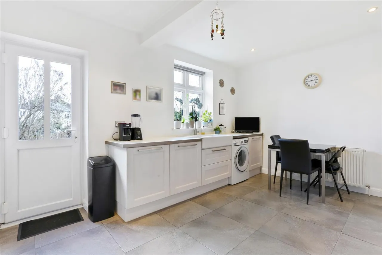 Love Lane, Cheam Village, Surrey, SM3 8PS, photo 10