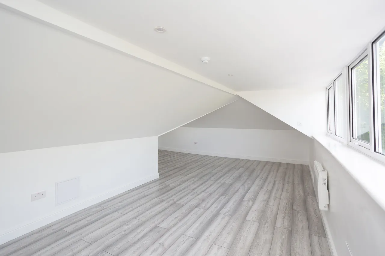3 bed flat to rent — Flat 3, 149-151 Sparrows Herne, Bushey