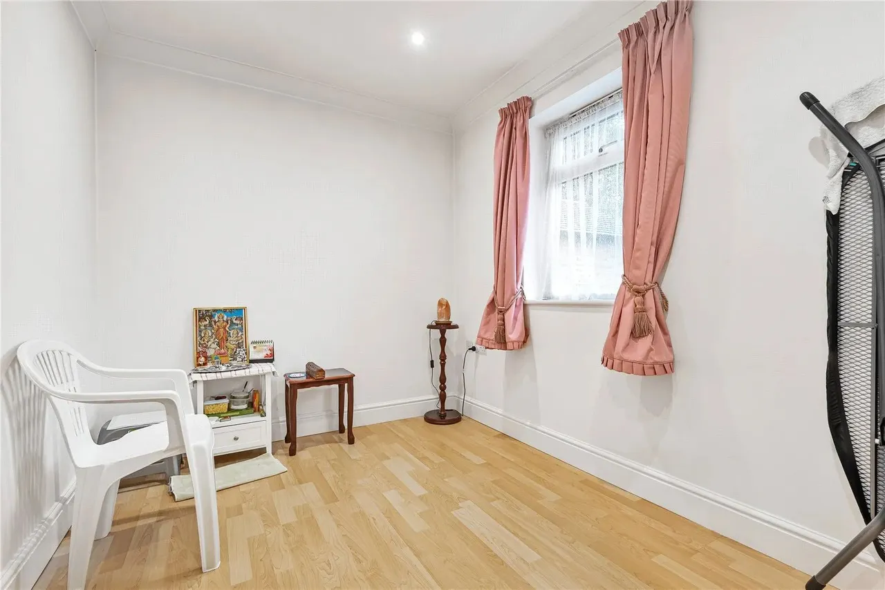 Northwood, HA6, photo 3