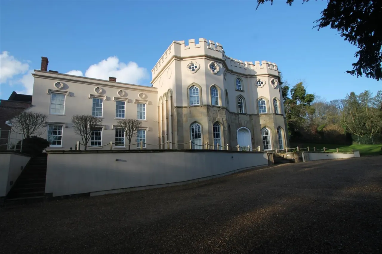 Corngreaves Hall, Corngreaves Road, Cradley Heath, photo 35