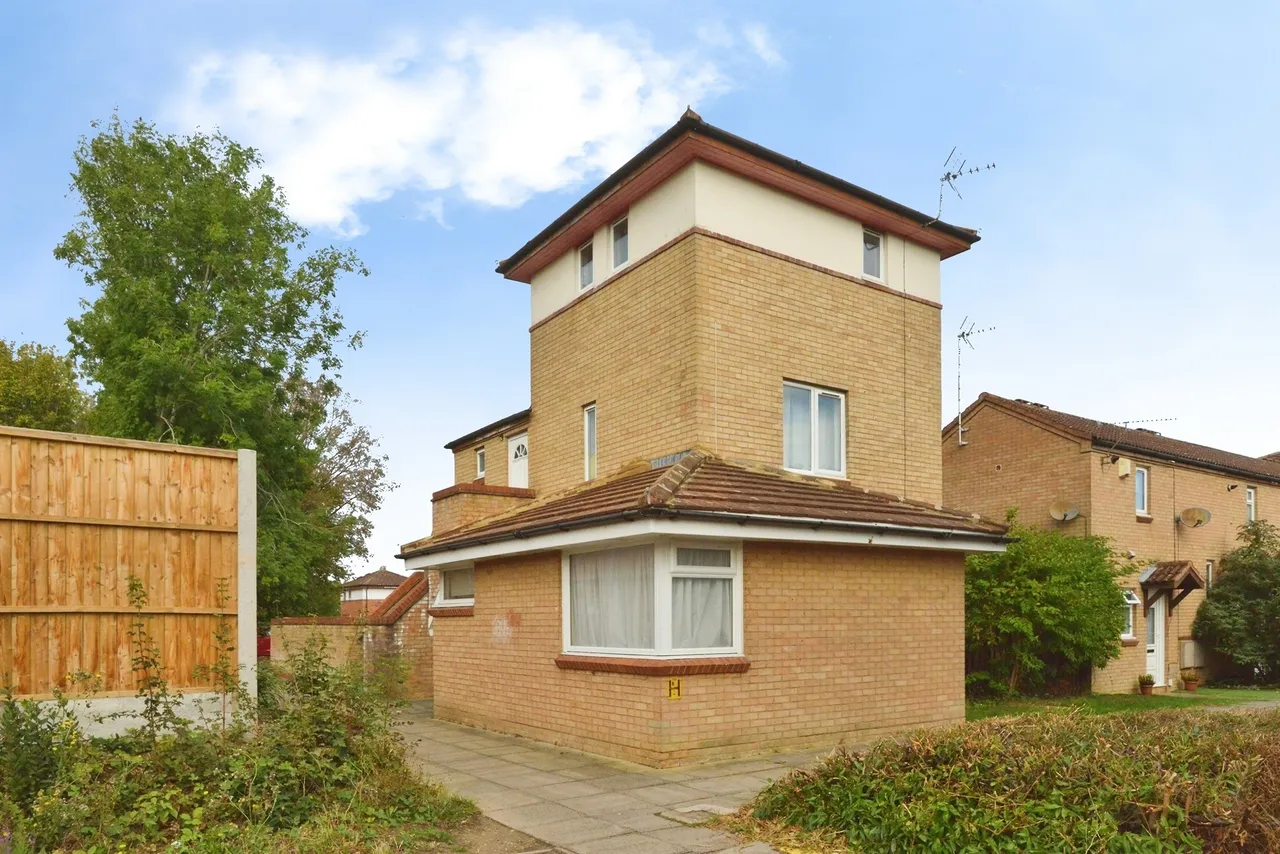 2 bed flat for sale, Capian Walk, Two Mile Ash, MK8