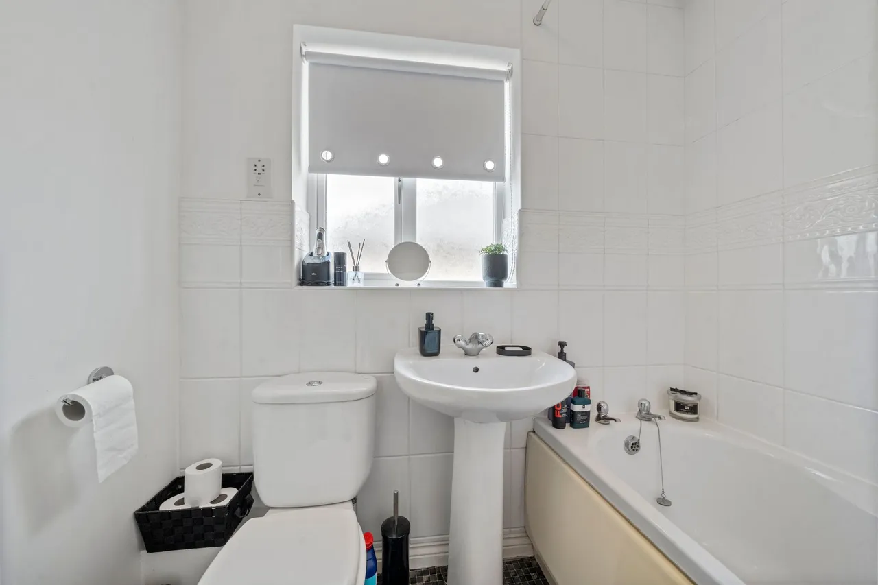 Stuart Close, Platt Bridge, Wigan, Wigan, WN2 5BZ, photo 12