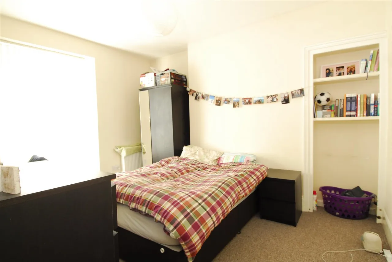 3 bed flat to rent, Seaton Avenue, Flat