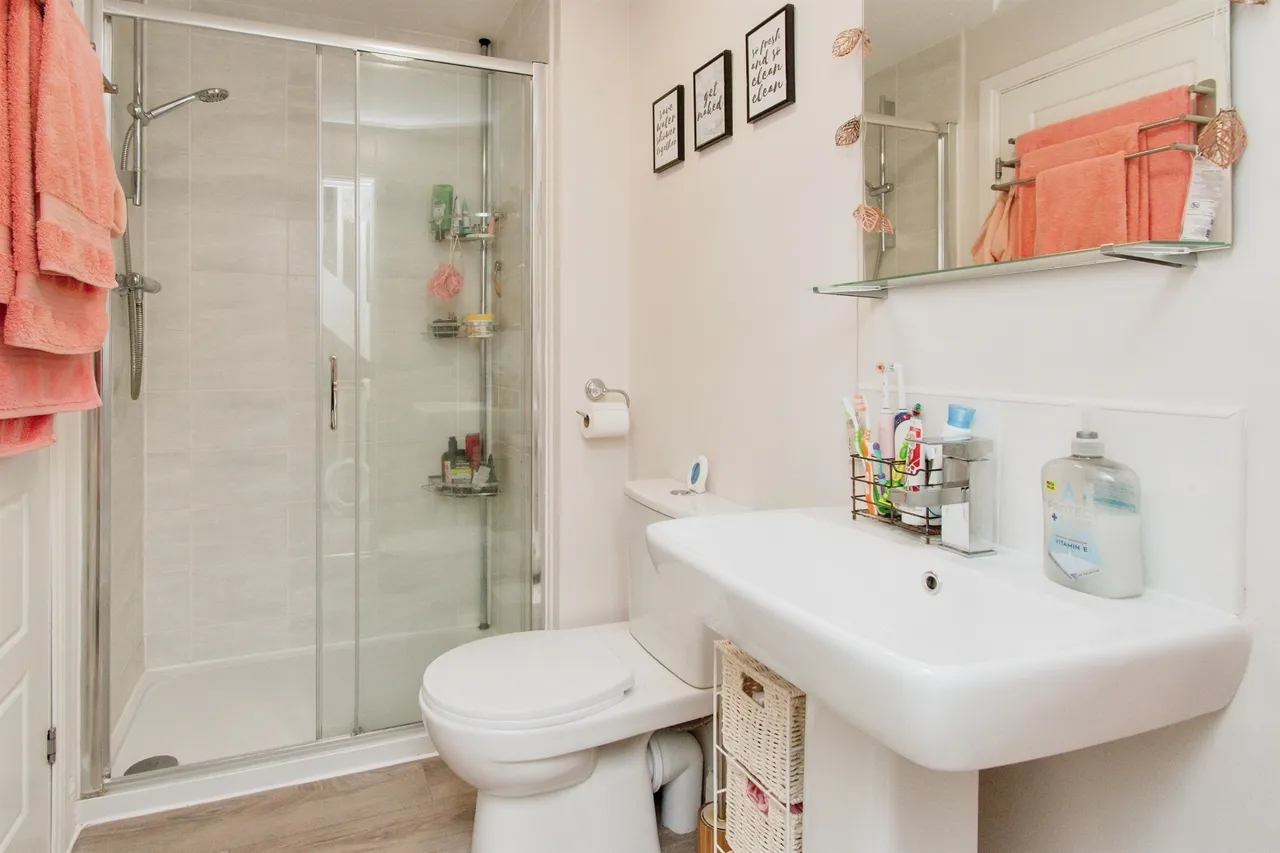 Minett Court, Methley, LS26, photo 14