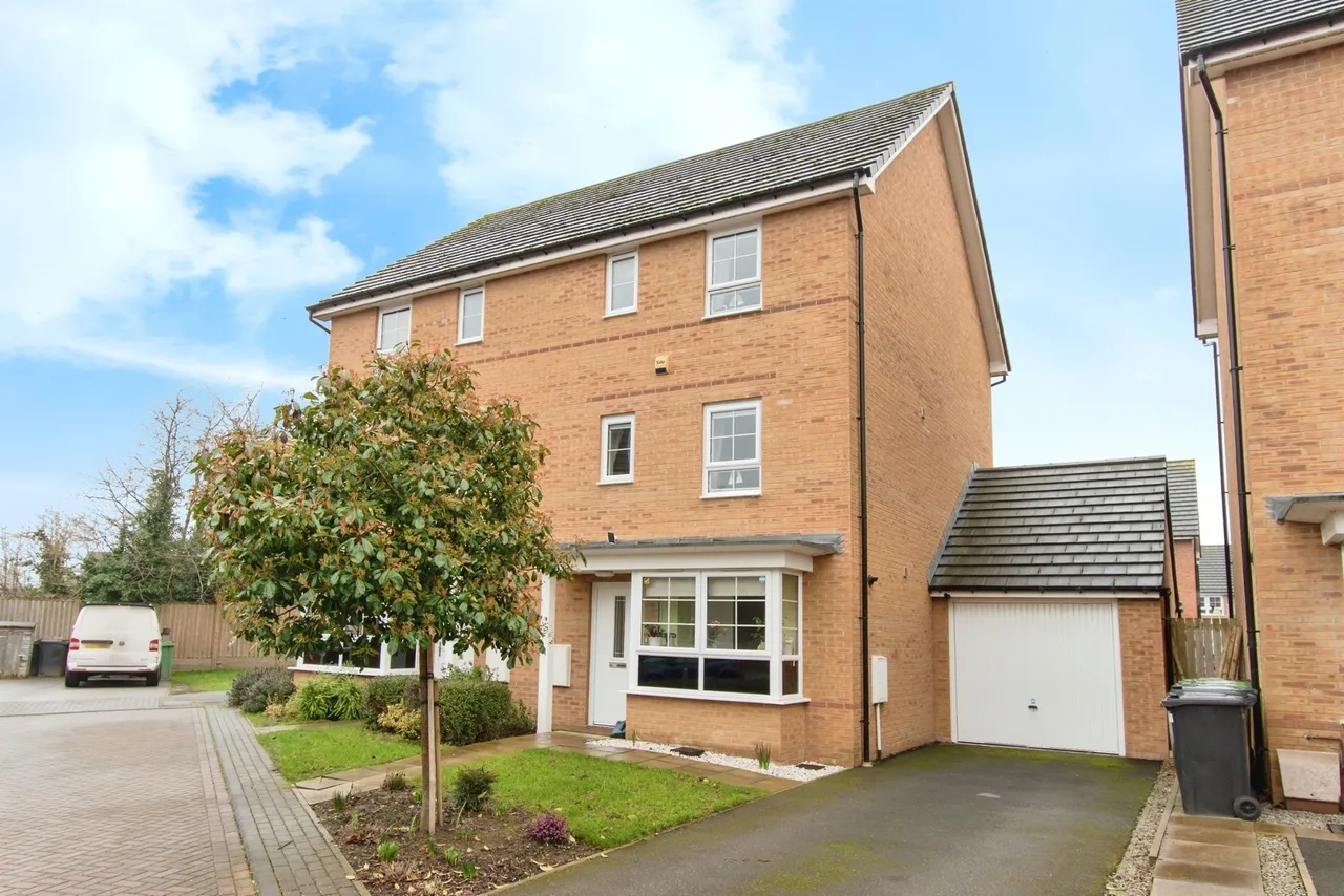 4 bed house for sale, Minett Court, Methley, LS26