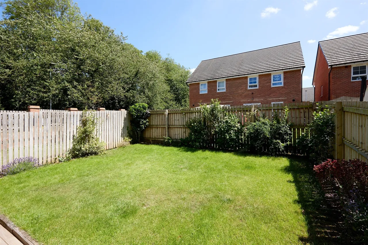 Minett Court, Methley, LS26, photo 16