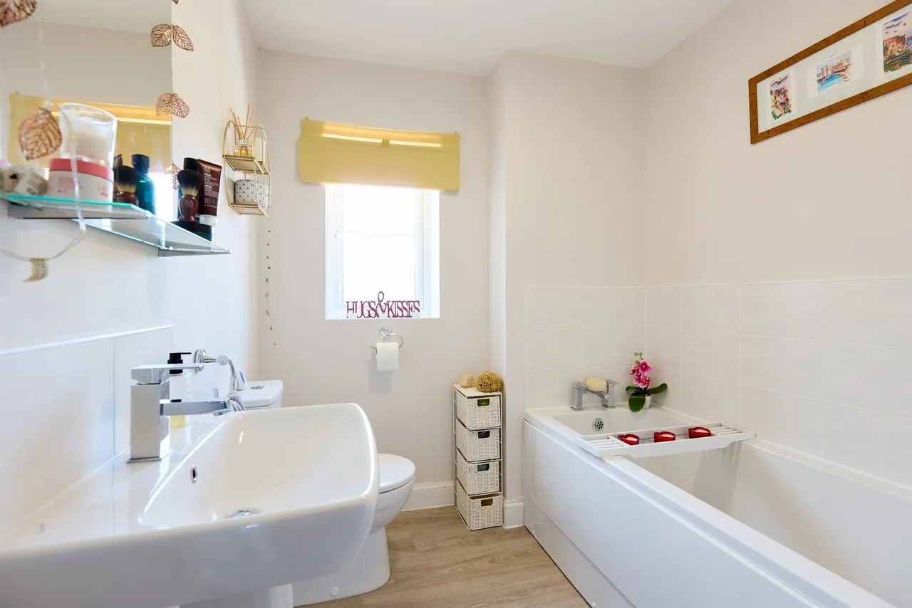 Minett Court, Methley, LS26, photo 13