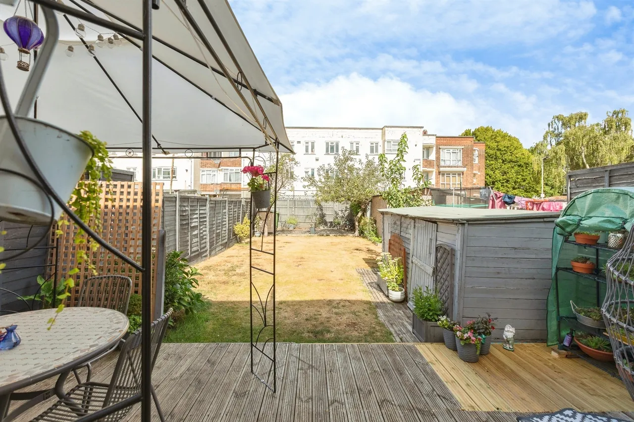 Cavendish Gardens, Barking, photo 12