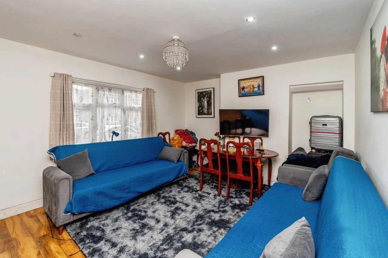 Rosemary Avenue, Bilston, WV14, photo 3